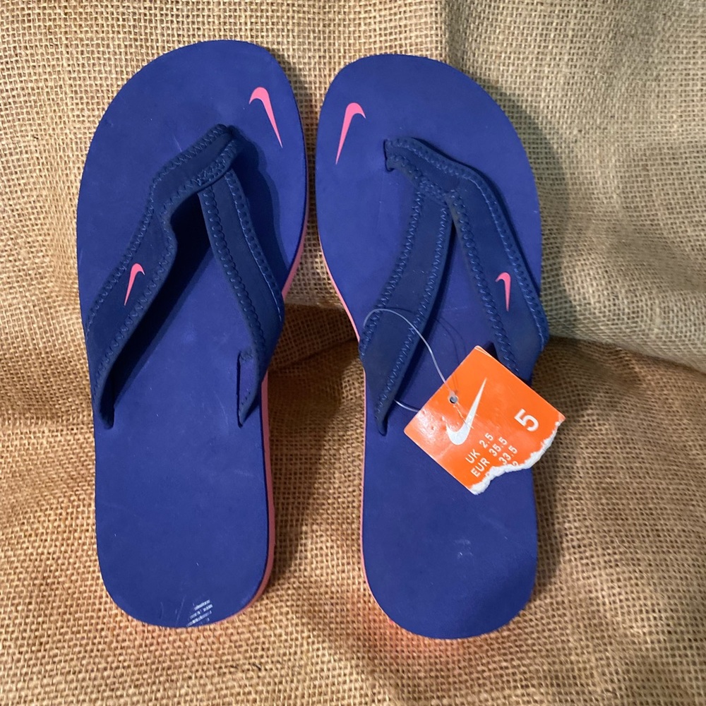 Nike girls flip flops size 5 blue and pink